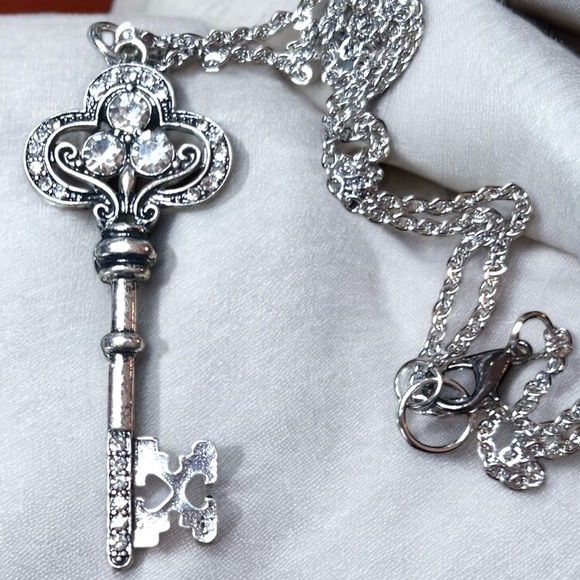 Key pendant charm necklace Key charm necklace Key pendant jewellery Rhinestones - Picture 1 of 17